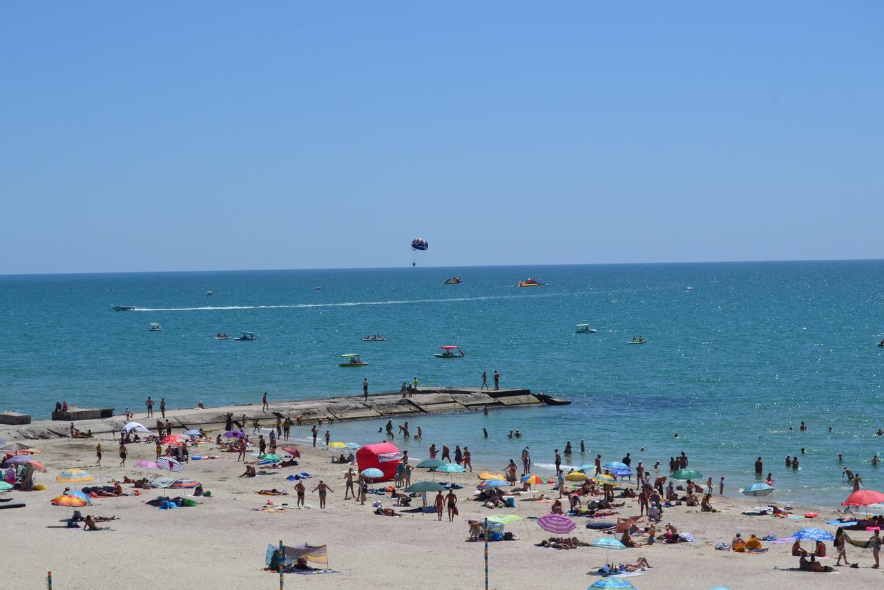 Olimp Hotel Zaliznyy Port Bagian luar foto